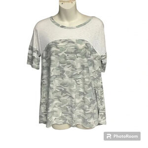 Hem & Thread light green camo top size Small does a little stretch high hip slit